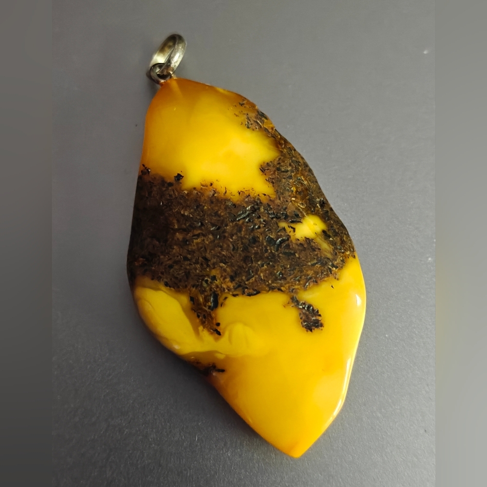 Vintage Butterscotch Yellow Amber With Tree Bark Inclusions Pendant Necklace
